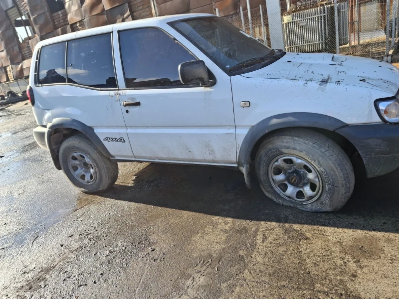 Nissan Terrano, снимка 3 - Автомобили и джипове - 48280310