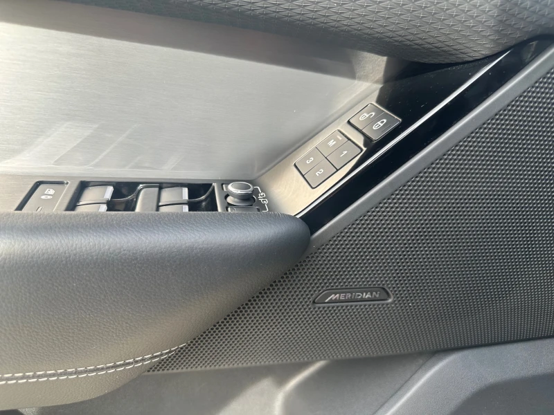 Land Rover Range Rover Velar 2.0d 80 000км, снимка 9 - Автомобили и джипове - 51551308
