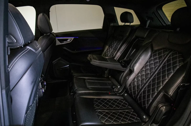Audi SQ7 4.0TDI/435HP/7S/PANO/MATRIX/BOSE/360/HUD/MEMO/796g, снимка 15 - Автомобили и джипове - 53523161