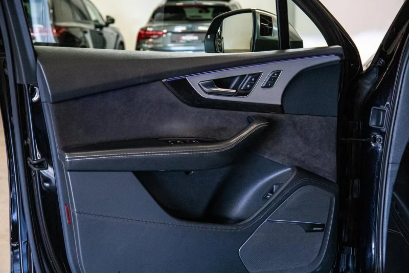 Audi SQ7 4.0TDI/435HP/7S/PANO/MATRIX/BOSE/360/HUD/MEMO/796g, снимка 13 - Автомобили и джипове - 53523161