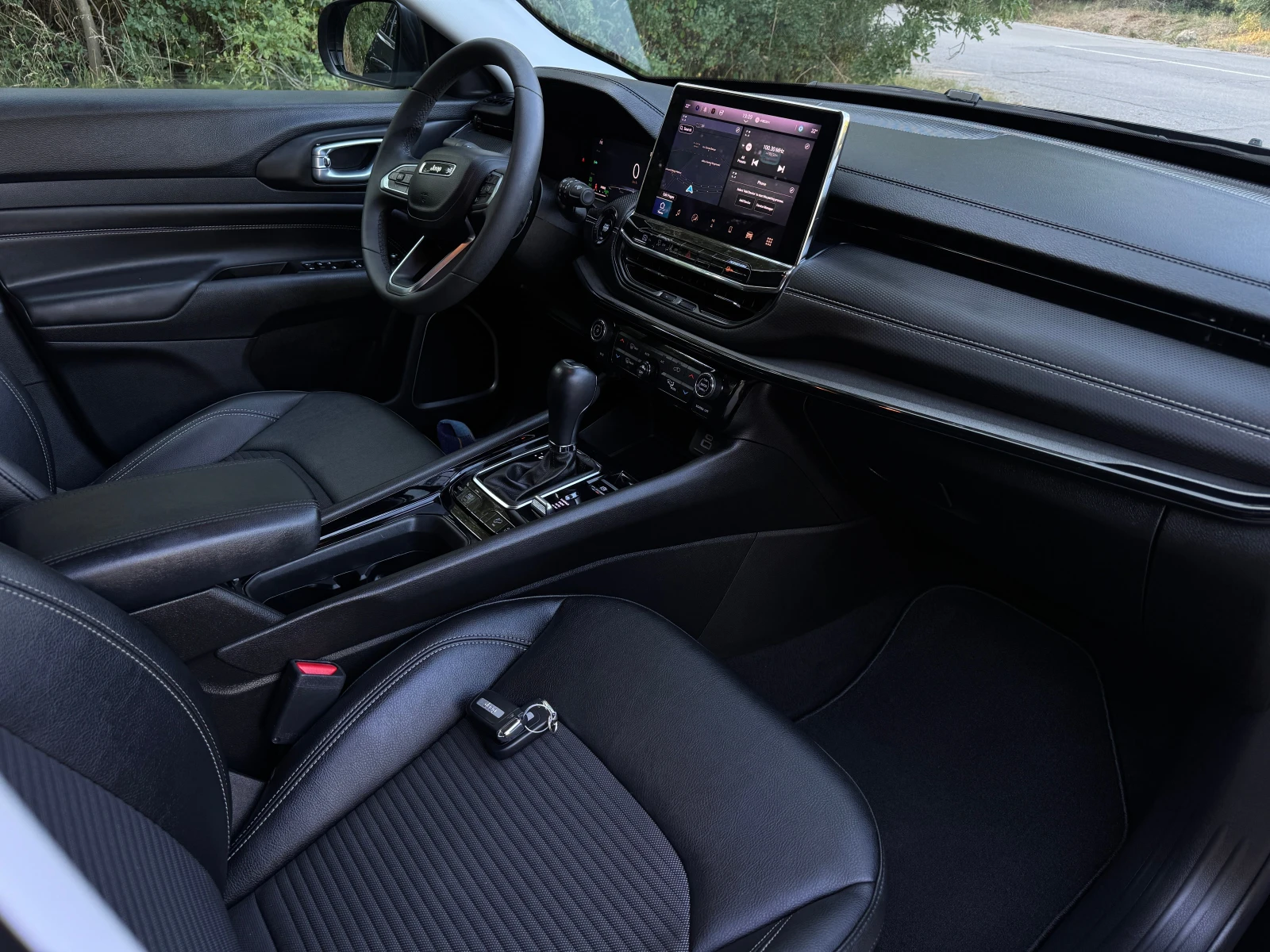 Jeep Compass 4Xe - изображение 9