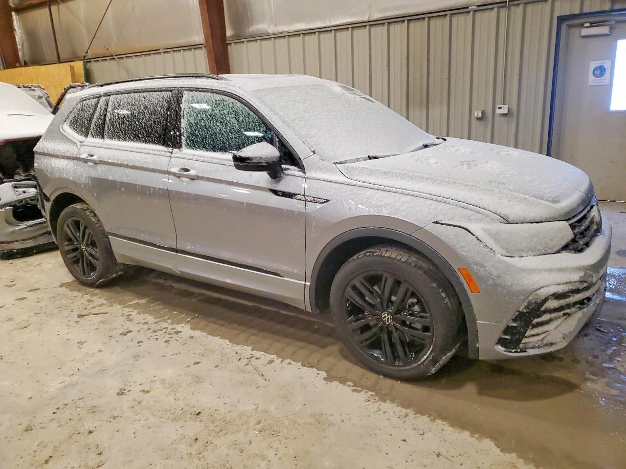 VW Tiguan SE R-Line Black 4x4* PANORAMA* KEYLESS* ПОДГРЕВ*  - изображение 4