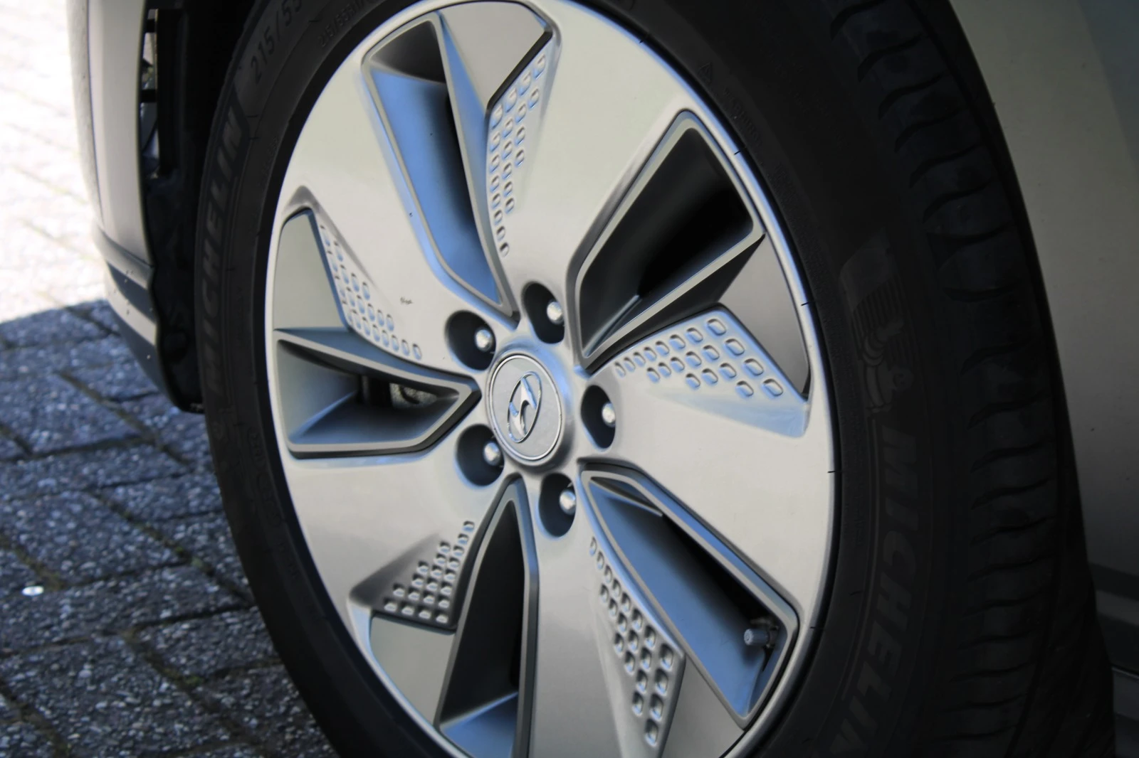 Hyundai Kona EV 39KW/h 35000km.SOH 100%, KAMERA, NAVI, снимка 4 - Автомобили и джипове - 54445113