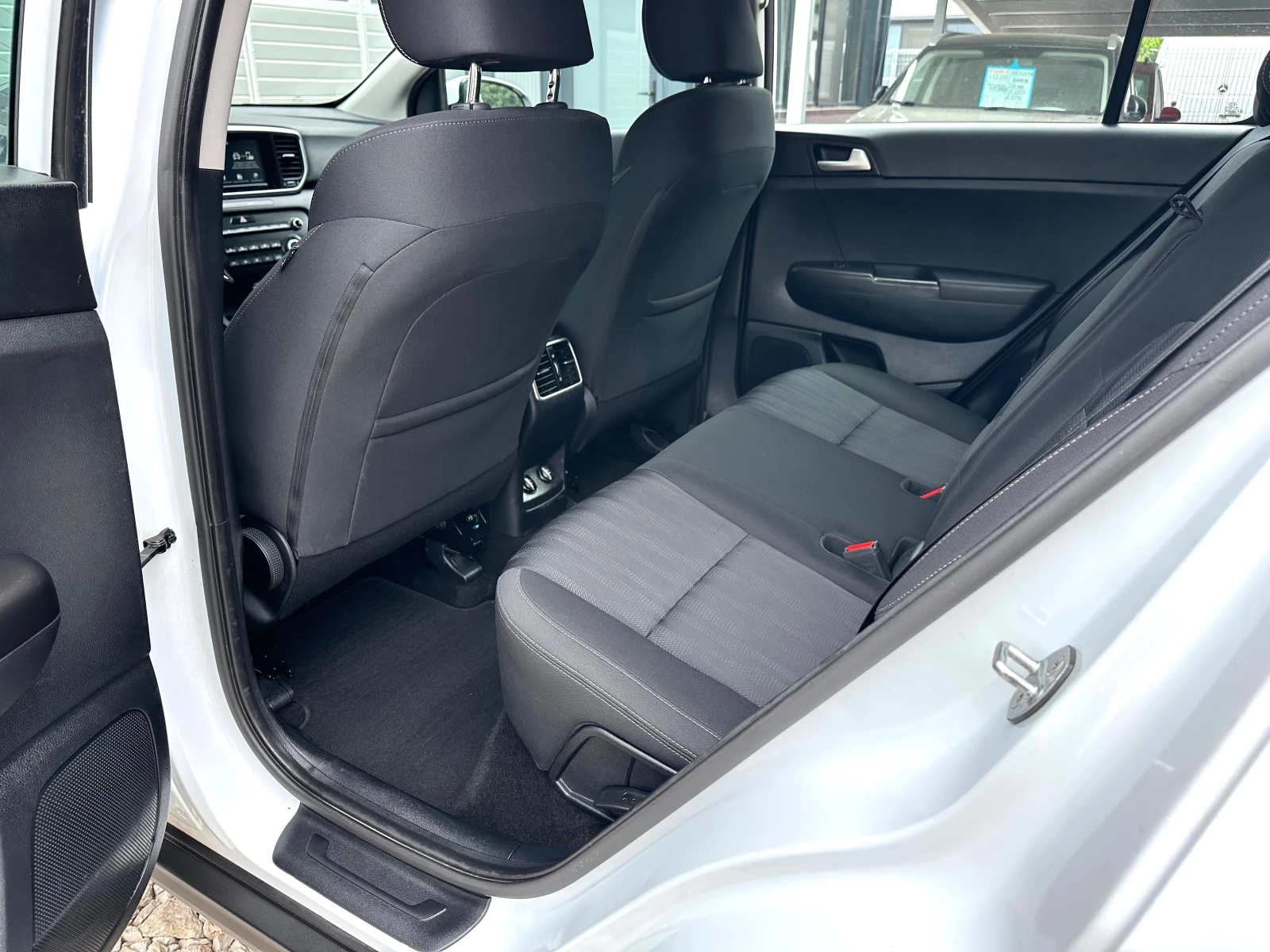 Kia Sportage 1.6CRDI ФЕЙСЛИФТ HYBRID CARPLAY КАМЕРА, снимка 11 - Автомобили и джипове - 54883916