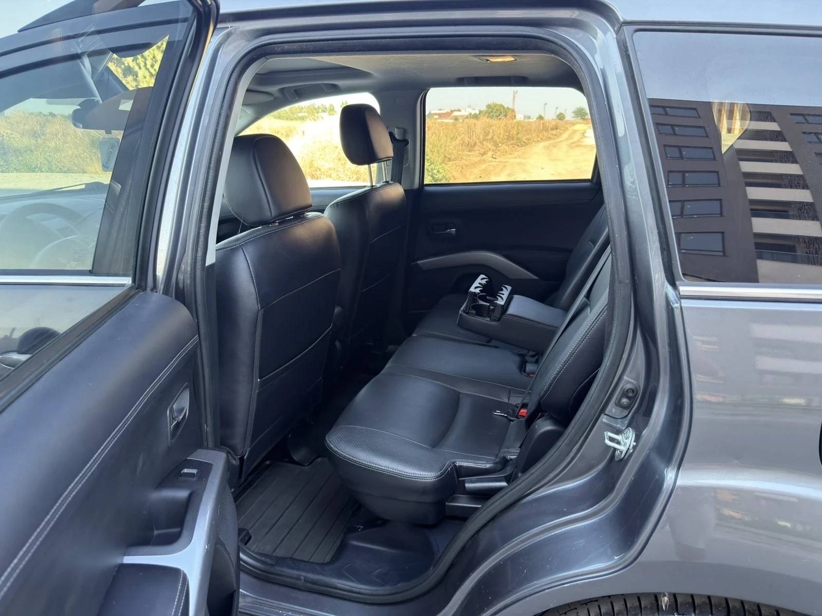Mitsubishi Outlander 2.4i Automat, снимка 14 - Автомобили и джипове - 55709822