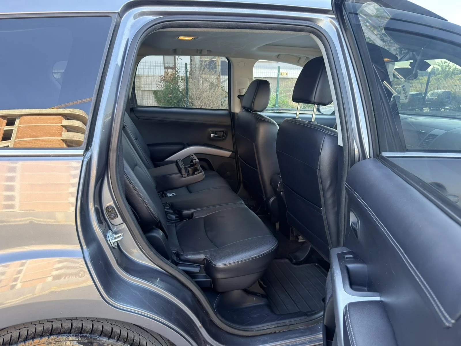 Mitsubishi Outlander 2.4i Automat, снимка 15 - Автомобили и джипове - 55709822
