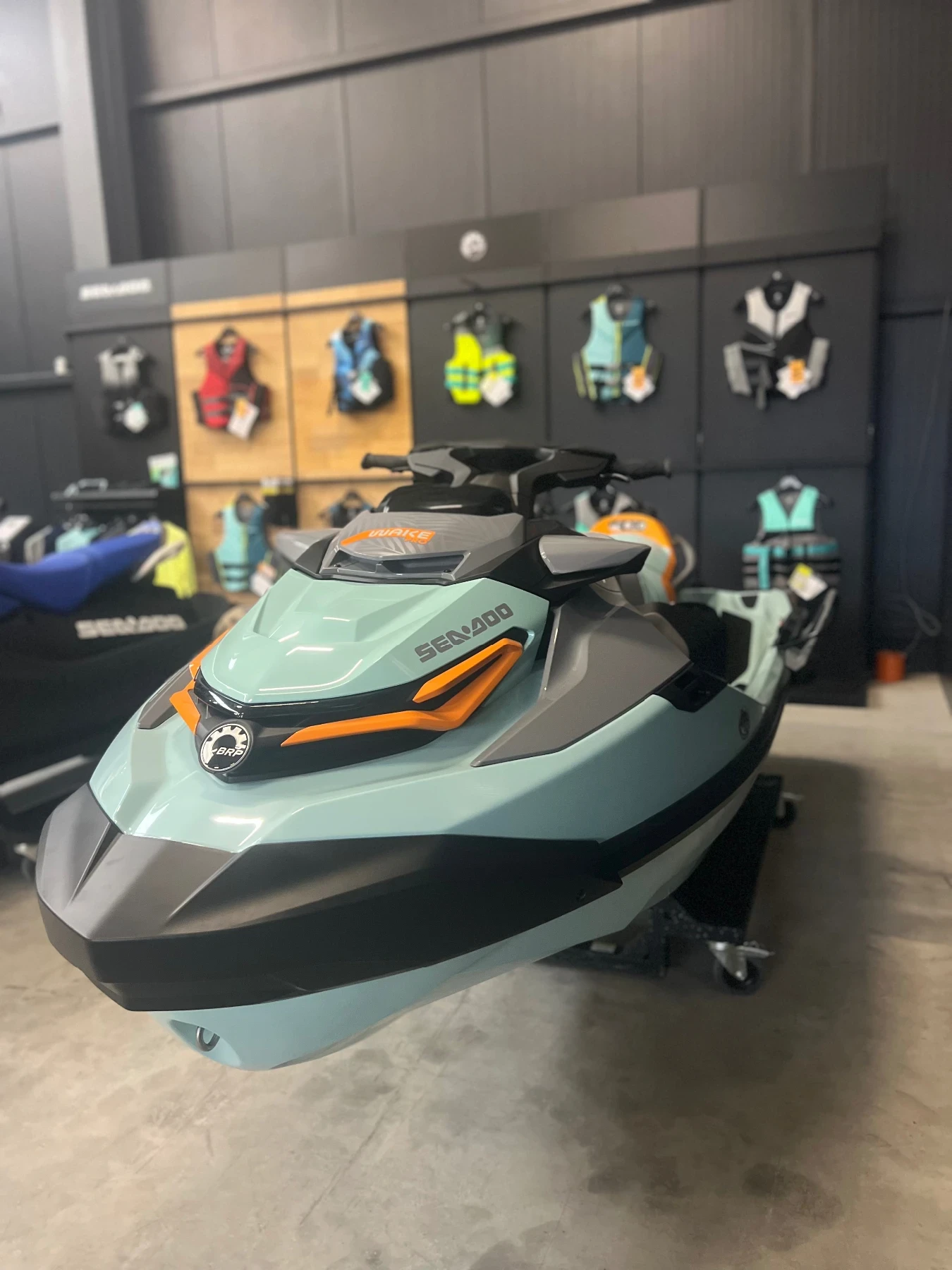 Джет Bombardier Sea Doo WakePro 230 TechPackage 2024 - изображение 2