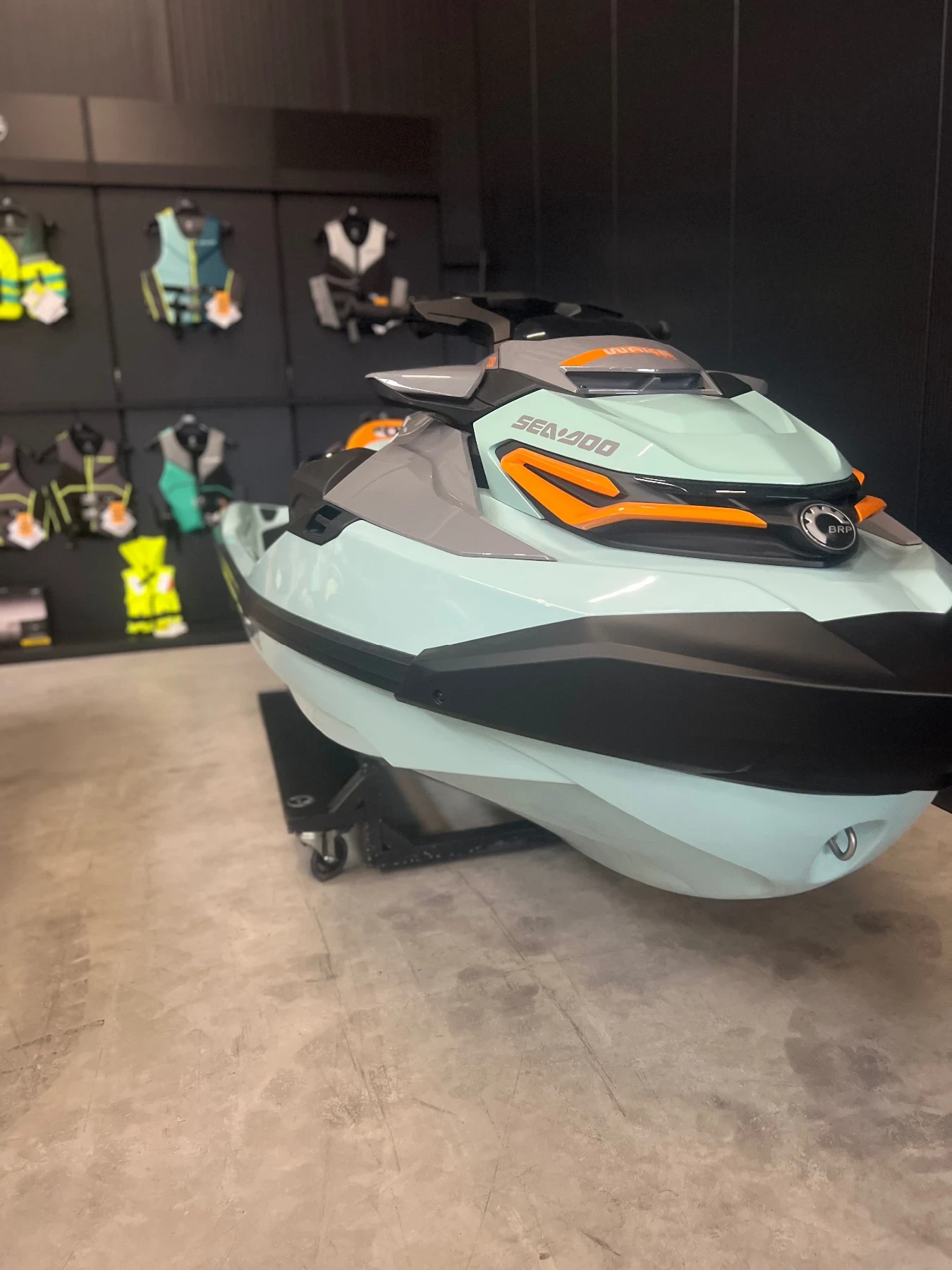 Джет Bombardier Sea Doo WakePro 230 TechPackage 2024 - изображение 3