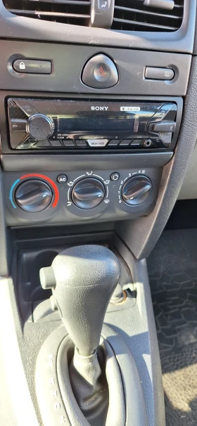 Обява за продажба на Renault Clio 1.4 16V  АВТОМАТИК ~4 750 лв. - изображение 8