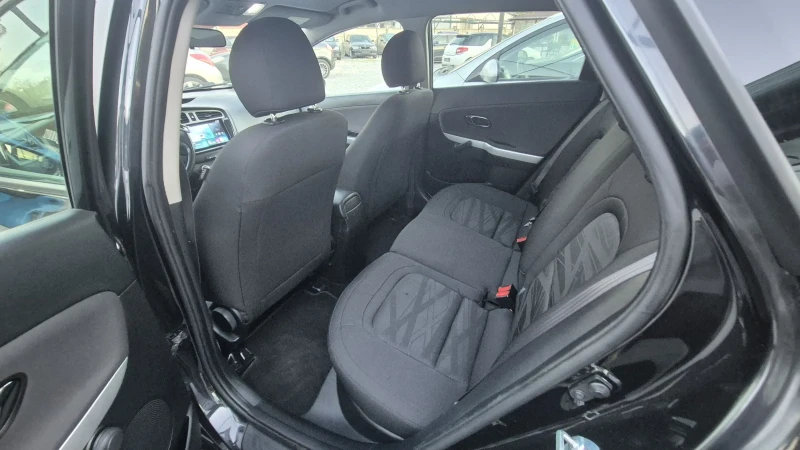Kia Ceed 1.6, снимка 11 - Автомобили и джипове - 52041271