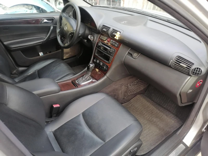 Mercedes-Benz C 320 ELEGANCE, снимка 9 - Автомобили и джипове - 52380384
