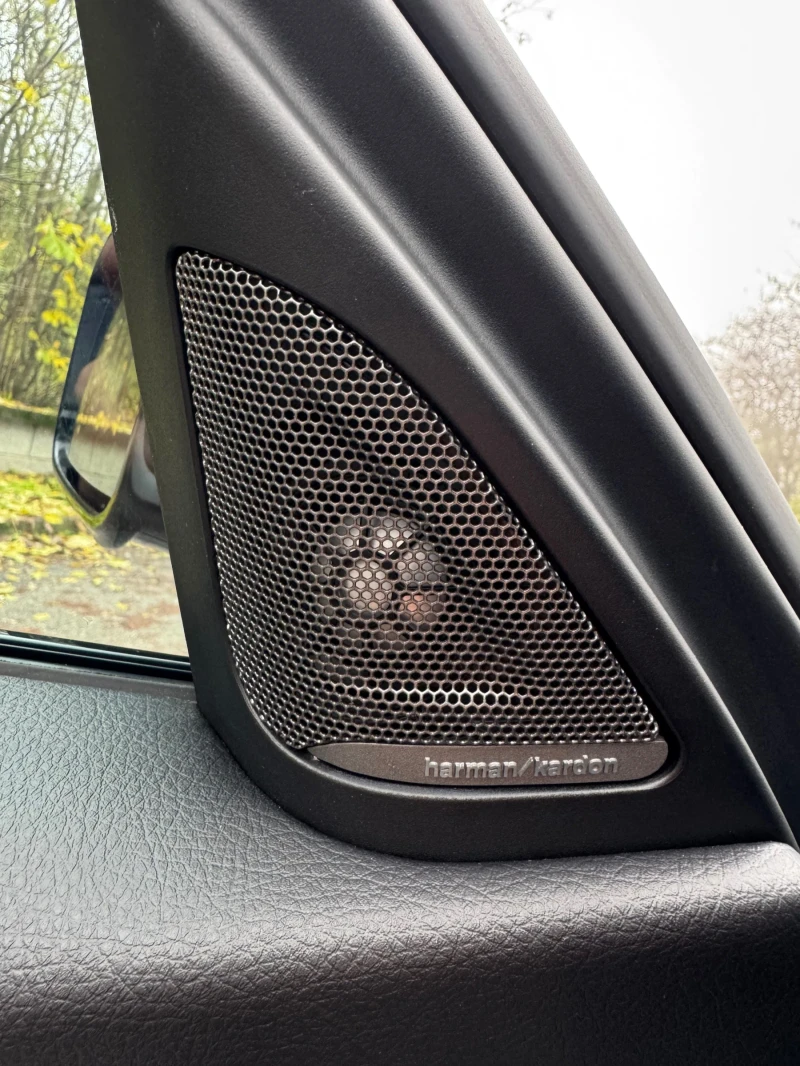 BMW 330 d xDrive M-pack LCI, снимка 11 - Автомобили и джипове - 52514094