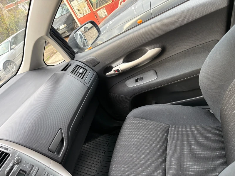 Toyota Auris, снимка 10 - Автомобили и джипове - 52654626