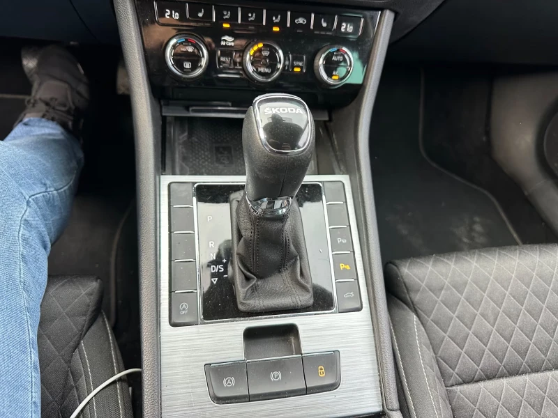 Skoda Superb AMBITION/150HP/CAM/AHK/NAVI/KLESS/ACC/691g, снимка 9 - Автомобили и джипове - 53074946