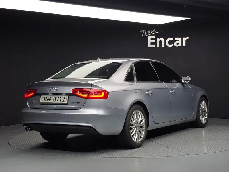 Audi A4 2.0 TDI, снимка 2 - Автомобили и джипове - 54143285