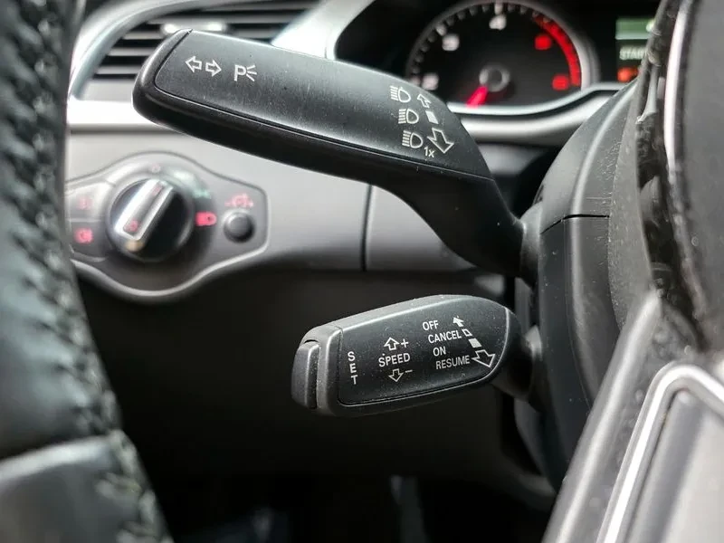 Audi A4 2.0 TDI, снимка 17 - Автомобили и джипове - 54143285