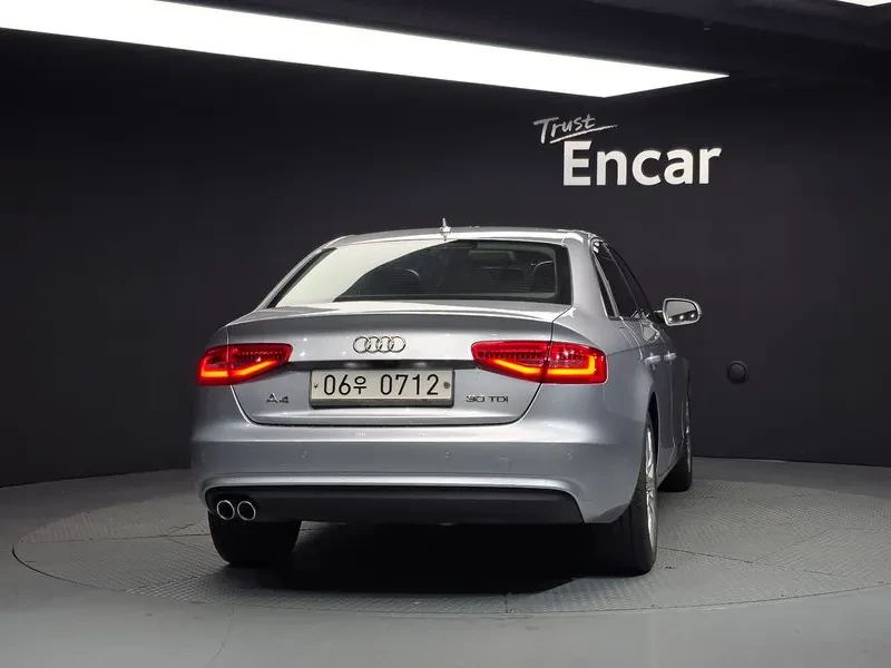 Audi A4 2.0 TDI, снимка 4 - Автомобили и джипове - 54143285