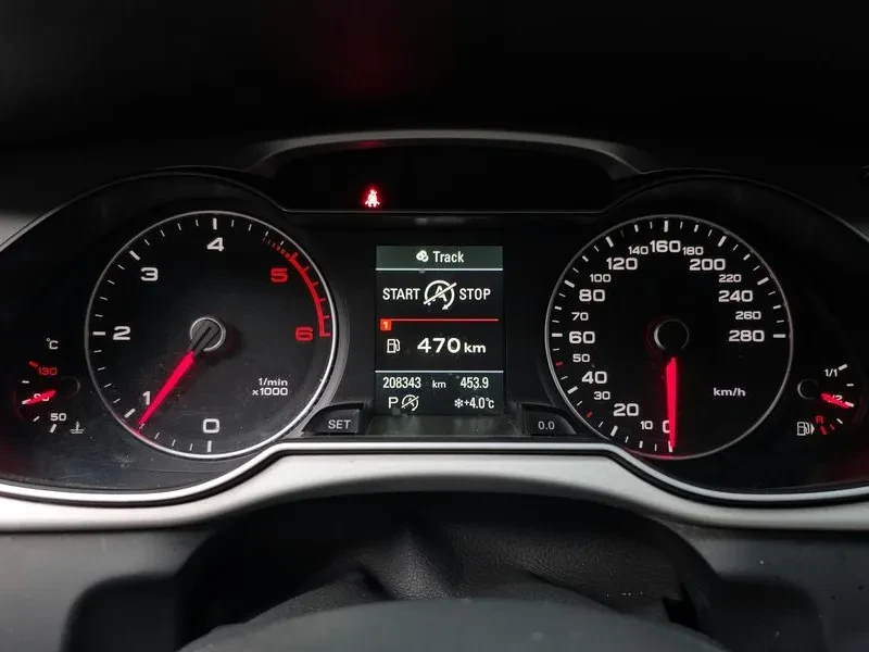 Audi A4 2.0 TDI, снимка 8 - Автомобили и джипове - 54143285