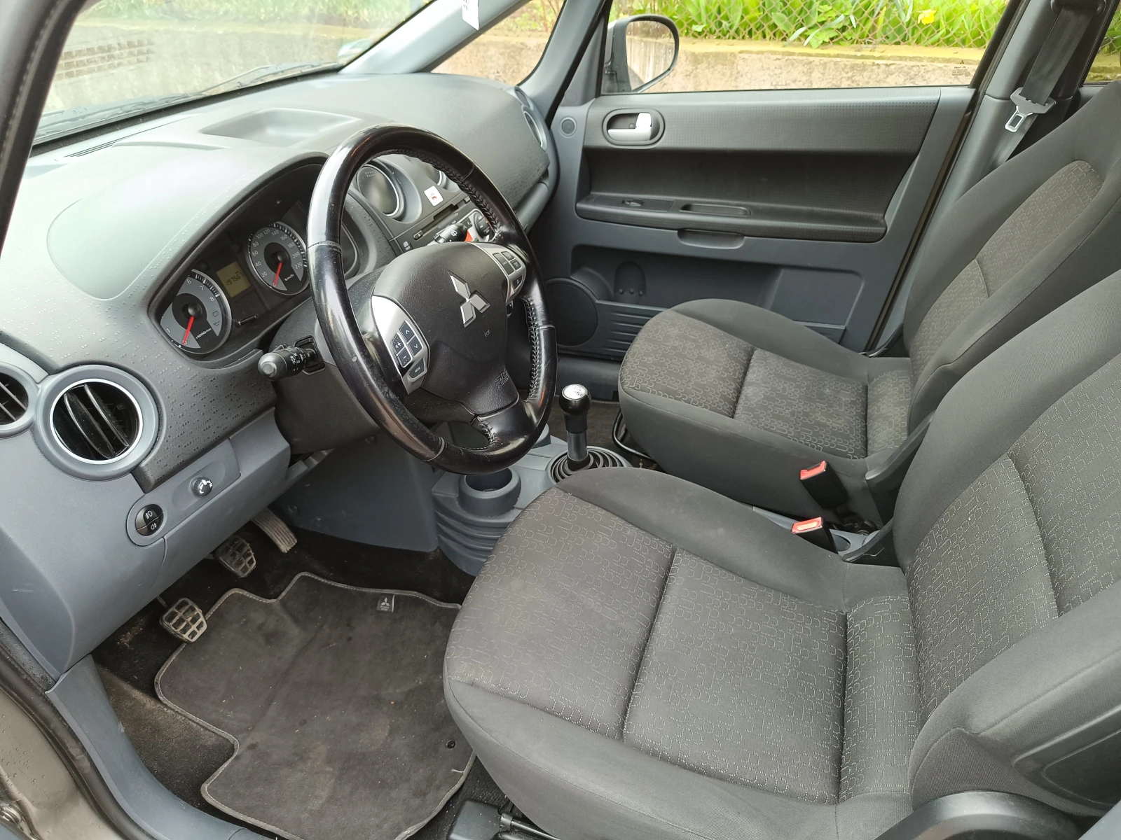 Mitsubishi Colt  - изображение 7