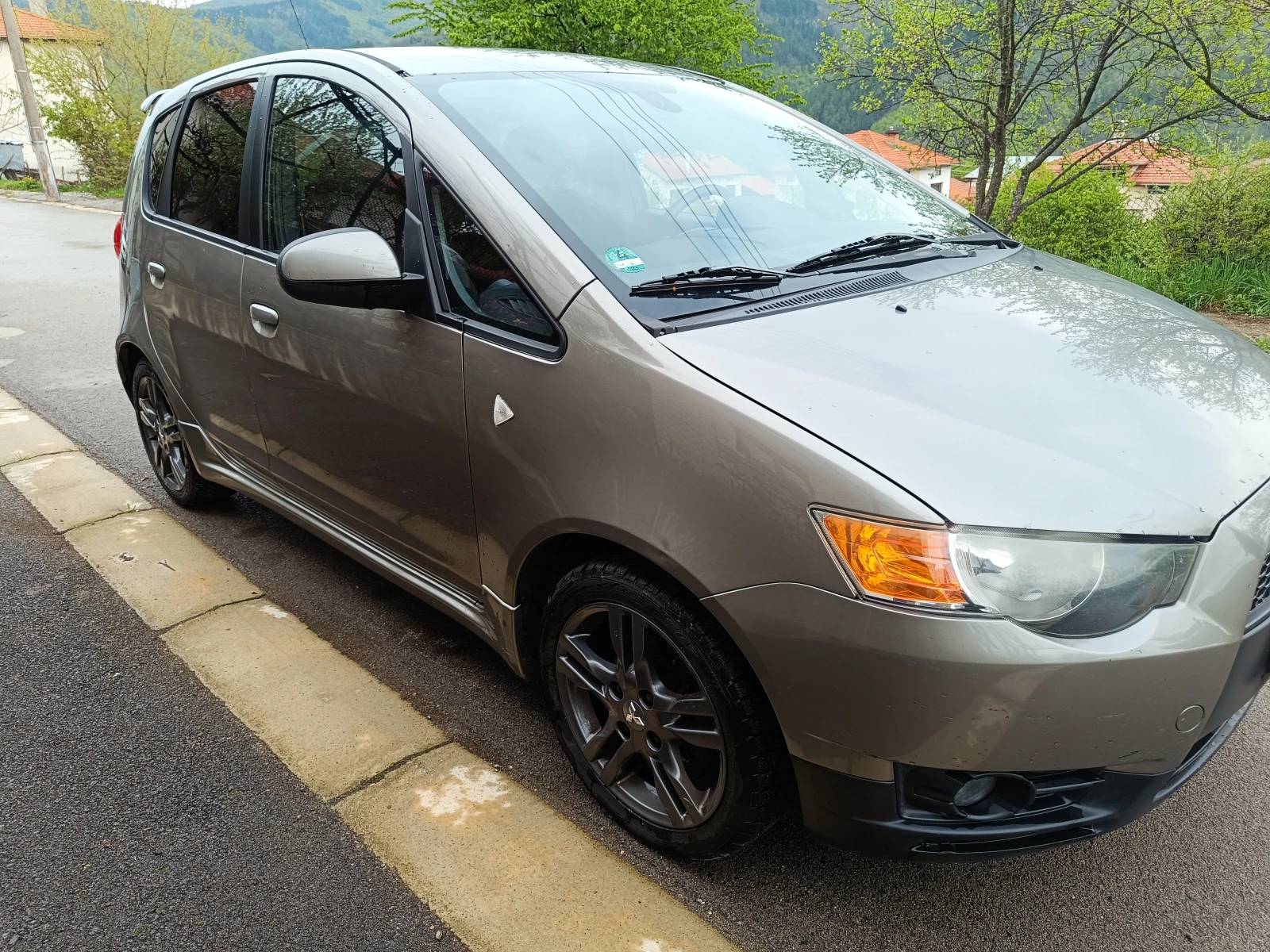 Mitsubishi Colt  - изображение 2