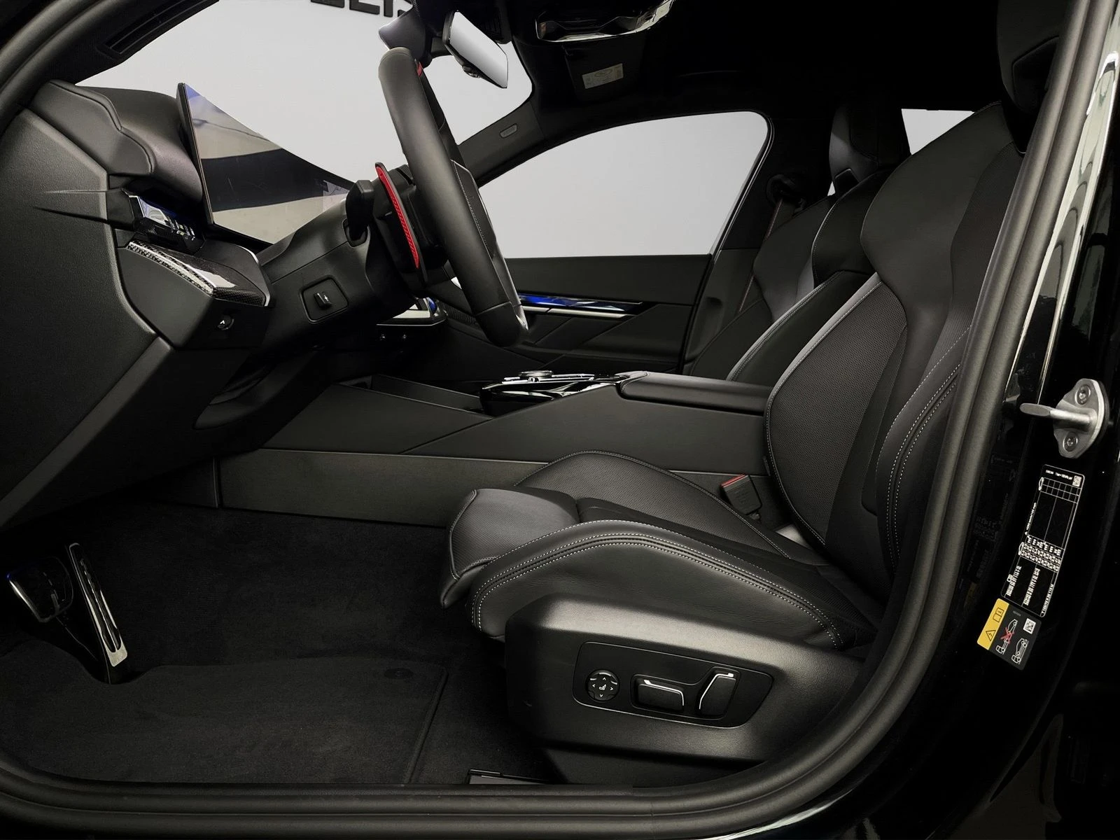 BMW M5 = Individual= Shadow Line Гаранция - изображение 5