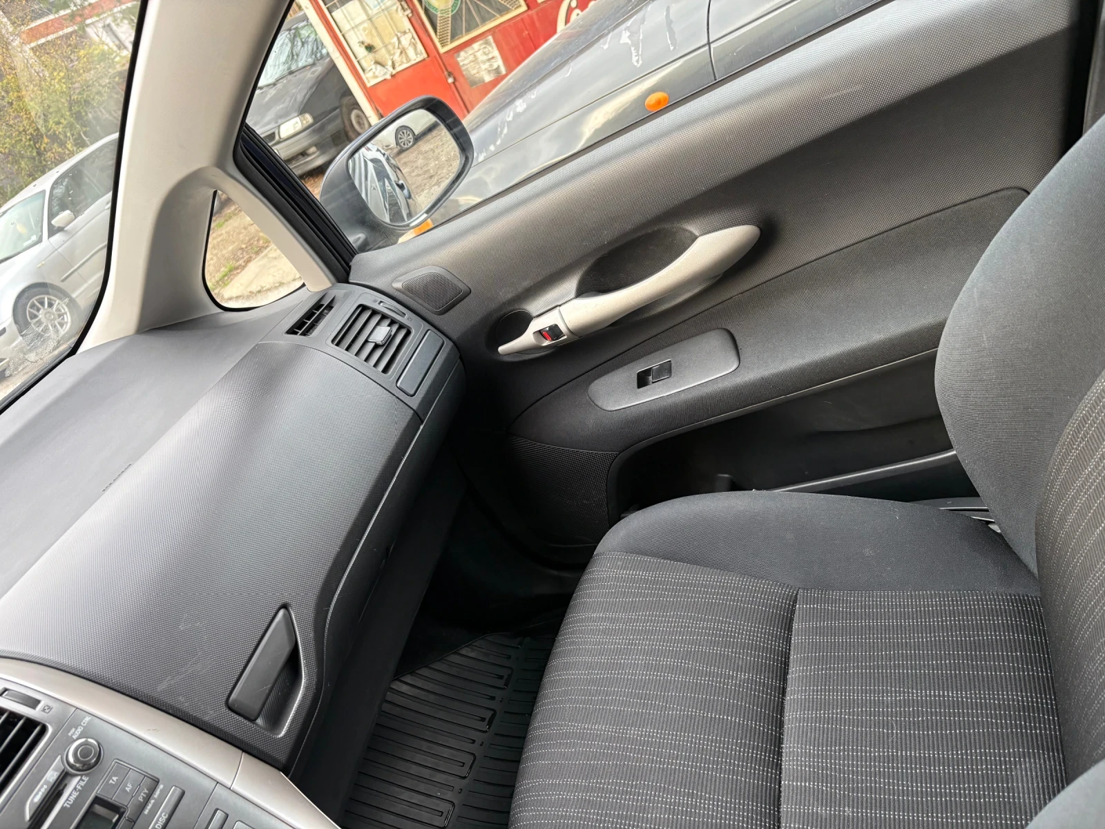 Toyota Auris  - изображение 10