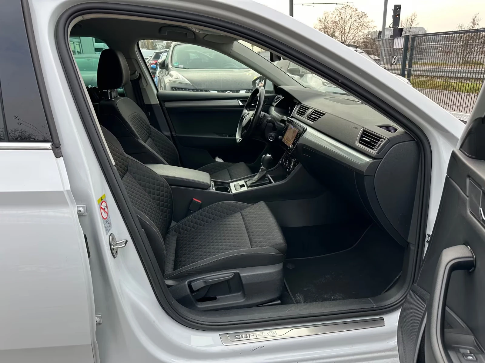 Skoda Superb AMBITION/150HP/CAM/AHK/NAVI/KLESS/ACC/691g | Mobile.bg � ����������� 11