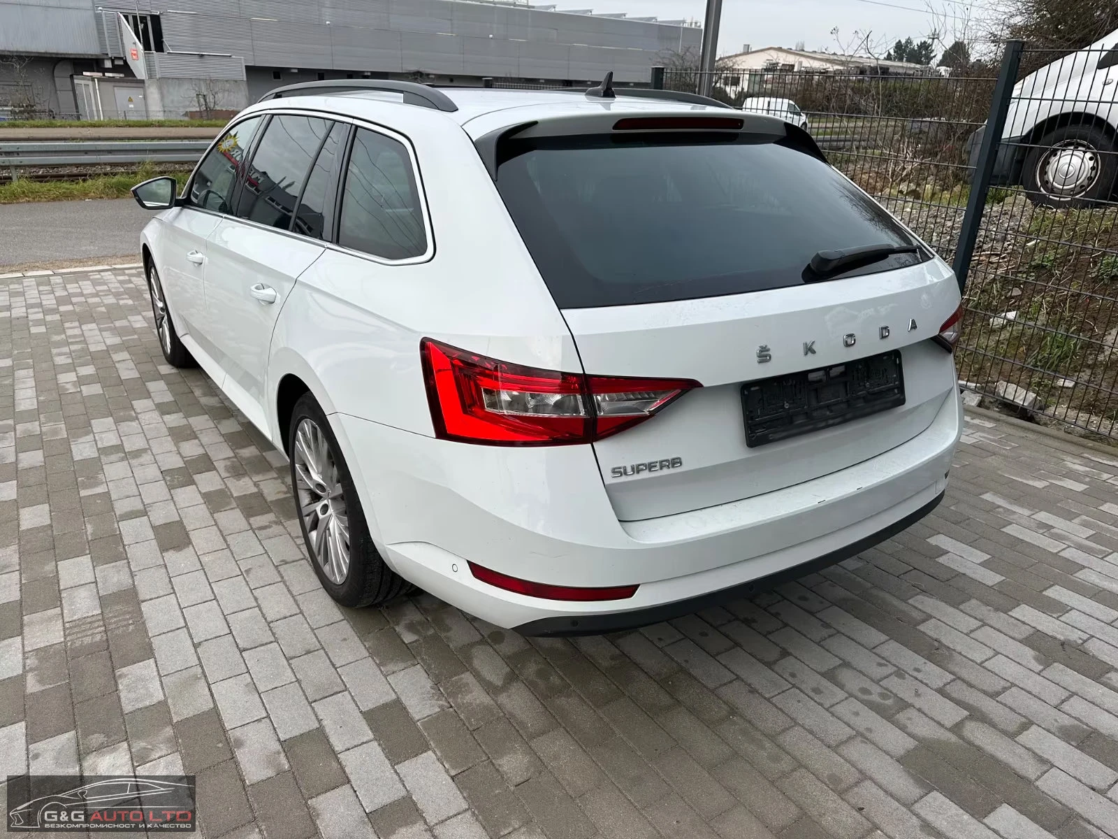 Skoda Superb AMBITION/150HP/CAM/AHK/NAVI/KLESS/ACC/691g - изображение 3