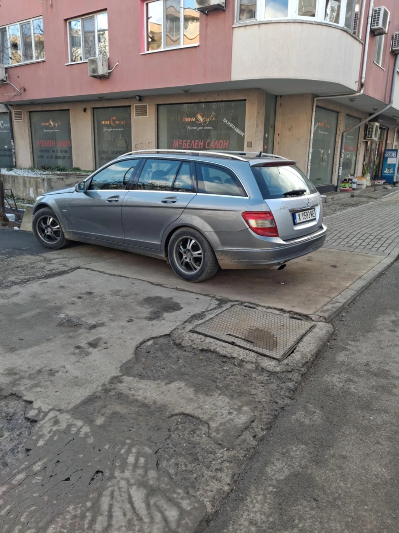 Mercedes-Benz 220 W - изображение 10