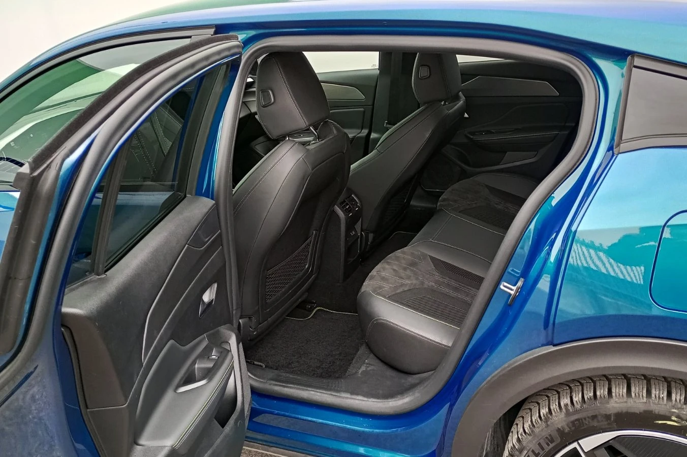 Peugeot 408 Peugeot 408 GT 1.6 Plug-in HYBRID 180 �.�. | Mobile.bg � ����������� 7