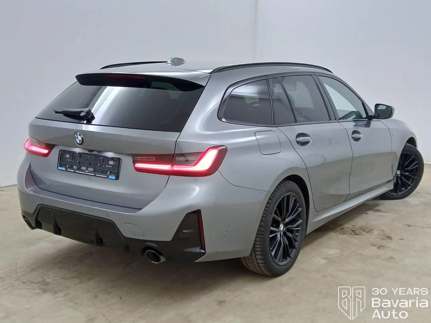 BMW 318 d Touring M Sport Paket Steptronic, снимка 3 - Автомобили и джипове - 54129814