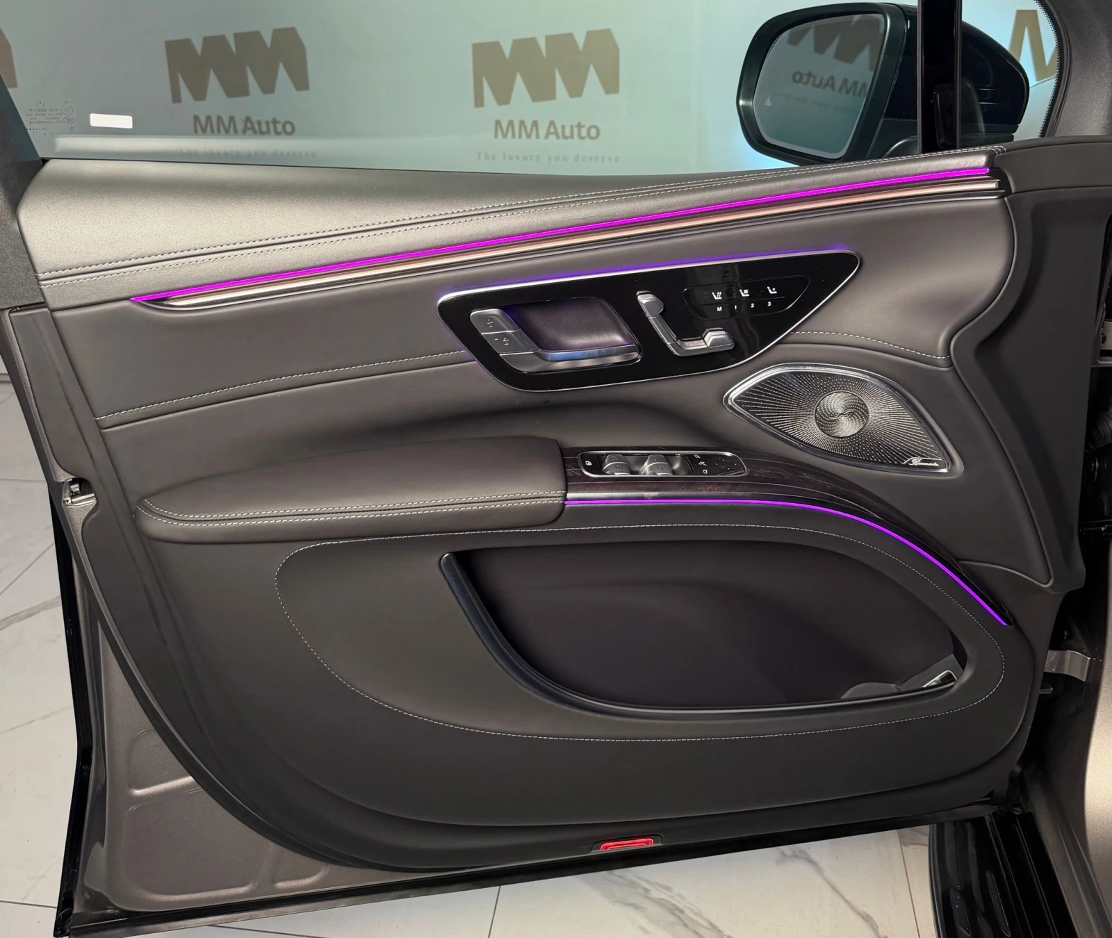 Mercedes-Benz EQS SUV 680 Maybach NightSeries* TV* BiColor* Chauffeu, снимка 6 - Автомобили и джипове - 54800646