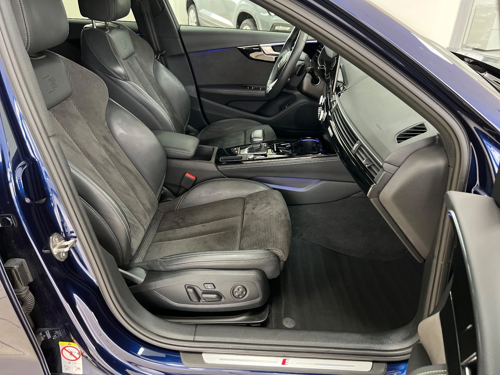 Audi A4 S LINE  BUSINESS CLASS, снимка 10 - Автомобили и джипове - 54917714