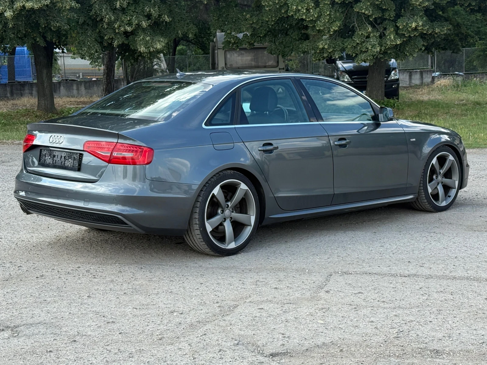 Audi A4 2.0 TDI 3x S-line FACELIFT, снимка 5 - Автомобили и джипове - 54931098