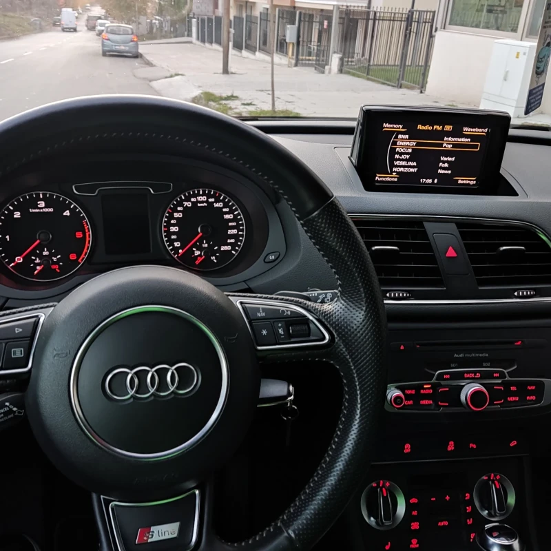 Audi Q3 2.0 TDI QUATTRO S-line , снимка 8 - Автомобили и джипове - 47854372