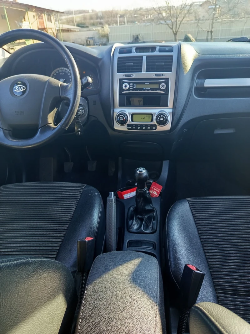 Kia Sportage 2.0 i, снимка 10 - Автомобили и джипове - 49367174