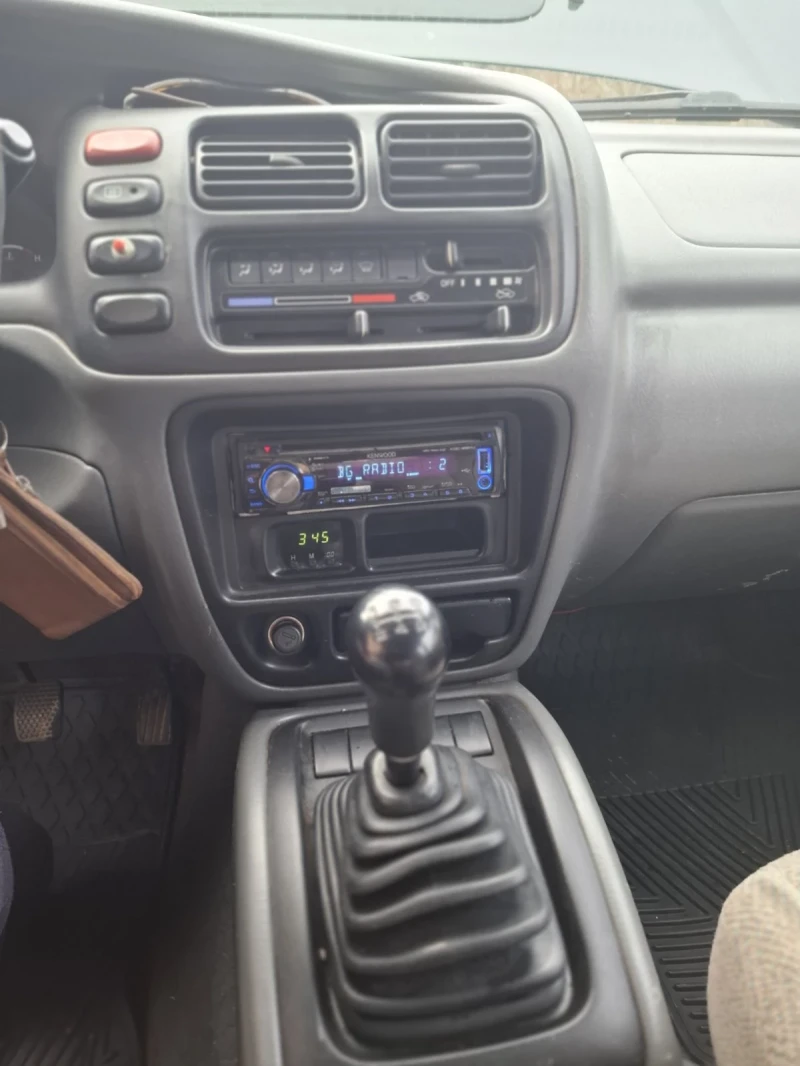 Suzuki Grand vitara 2.0, снимка 8 - Автомобили и джипове - 52694324