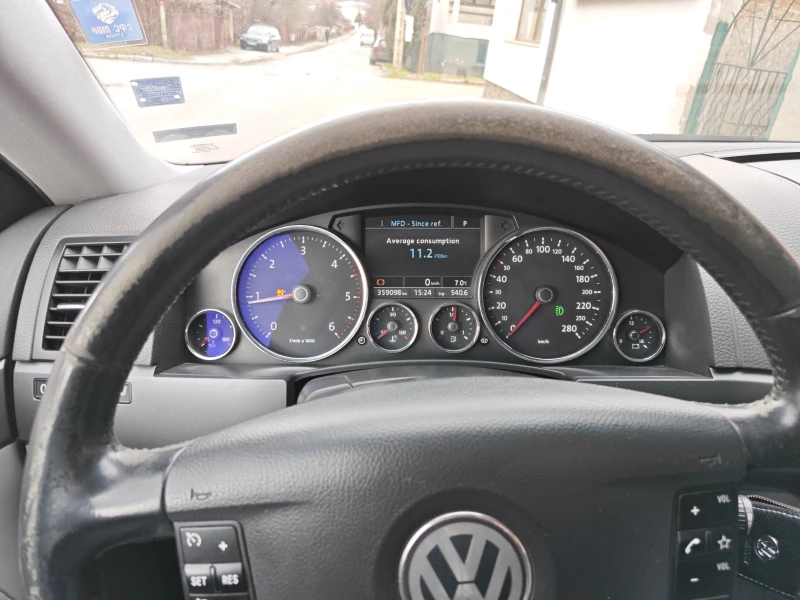 VW Touareg, снимка 16 - Автомобили и джипове - 53575954