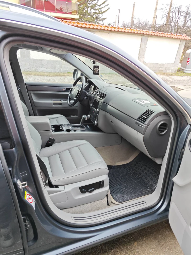 VW Touareg, снимка 9 - Автомобили и джипове - 53575954