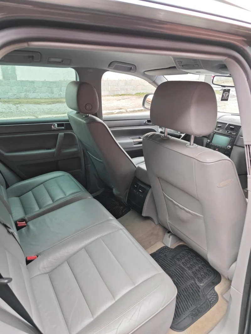 VW Touareg, снимка 12 - Автомобили и джипове - 53575954