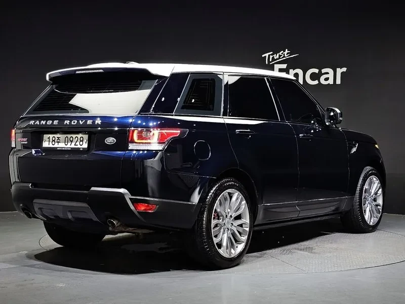 Land Rover Range Rover Sport 3.0D, снимка 2 - Автомобили и джипове - 54500522