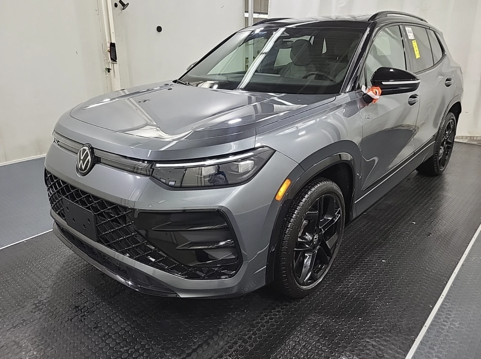 VW Tiguan 2025 Volkswagen TIGUAN R-LINE BLACK EDITION, снимка 1