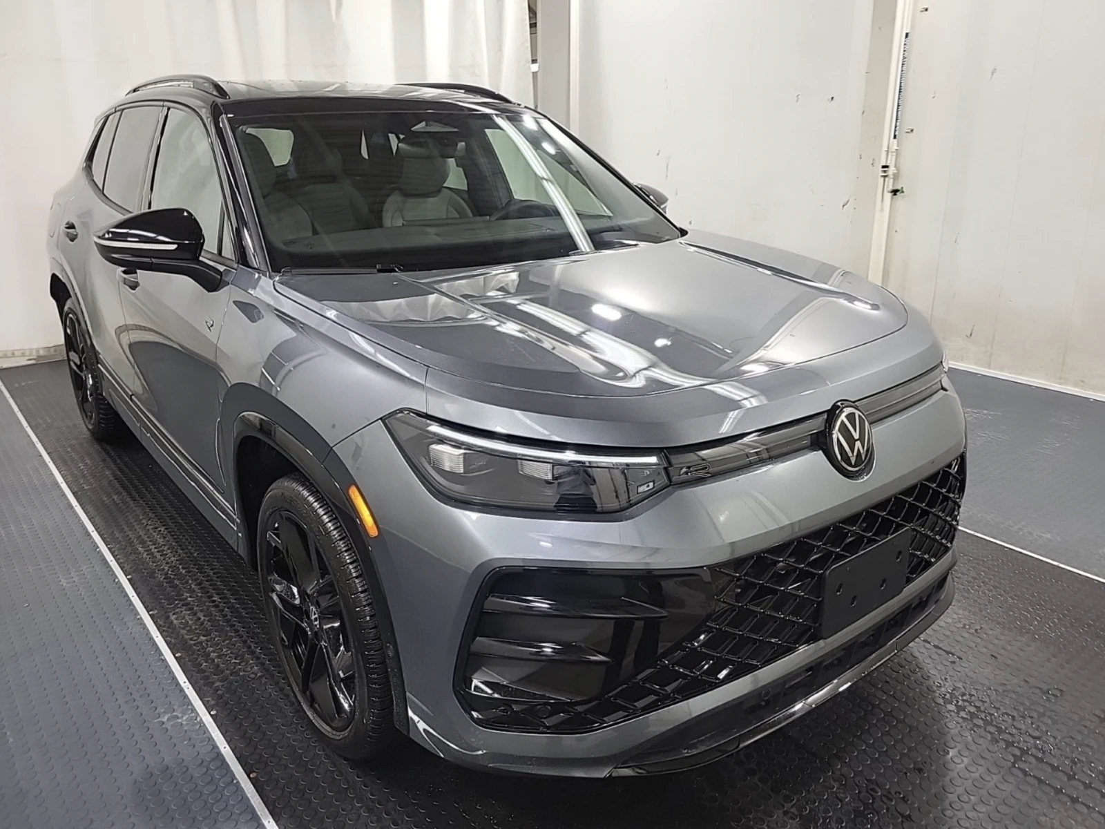 VW Tiguan 2025 Volkswagen TIGUAN R-LINE BLACK EDITION - изображение 3