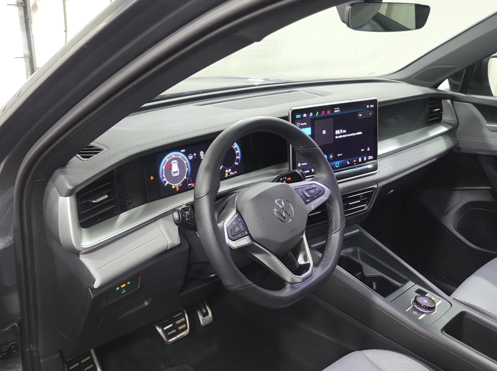 VW Tiguan 2025 Volkswagen TIGUAN R-LINE BLACK EDITION - изображение 8