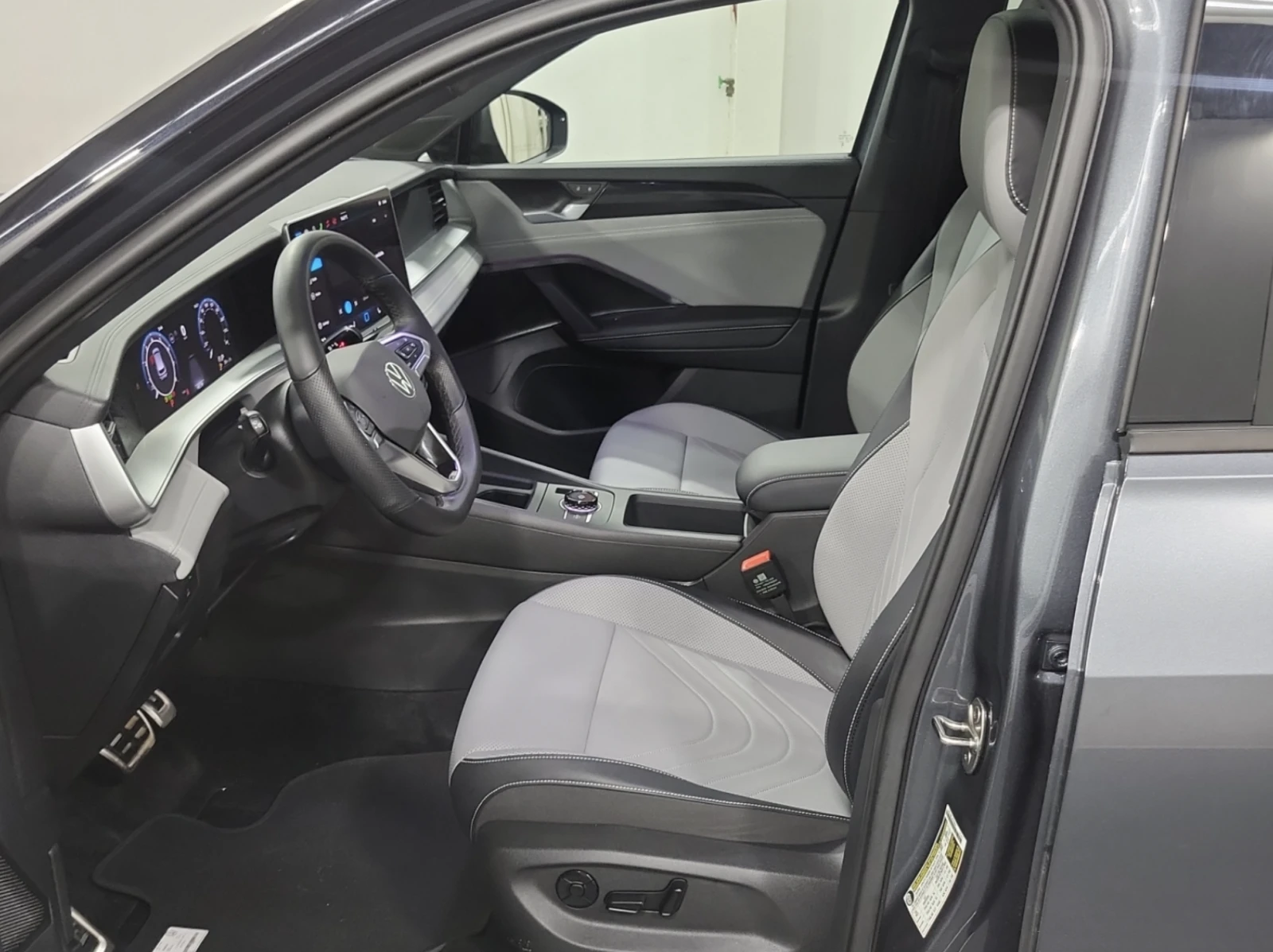 VW Tiguan 2025 Volkswagen TIGUAN R-LINE BLACK EDITION - изображение 7