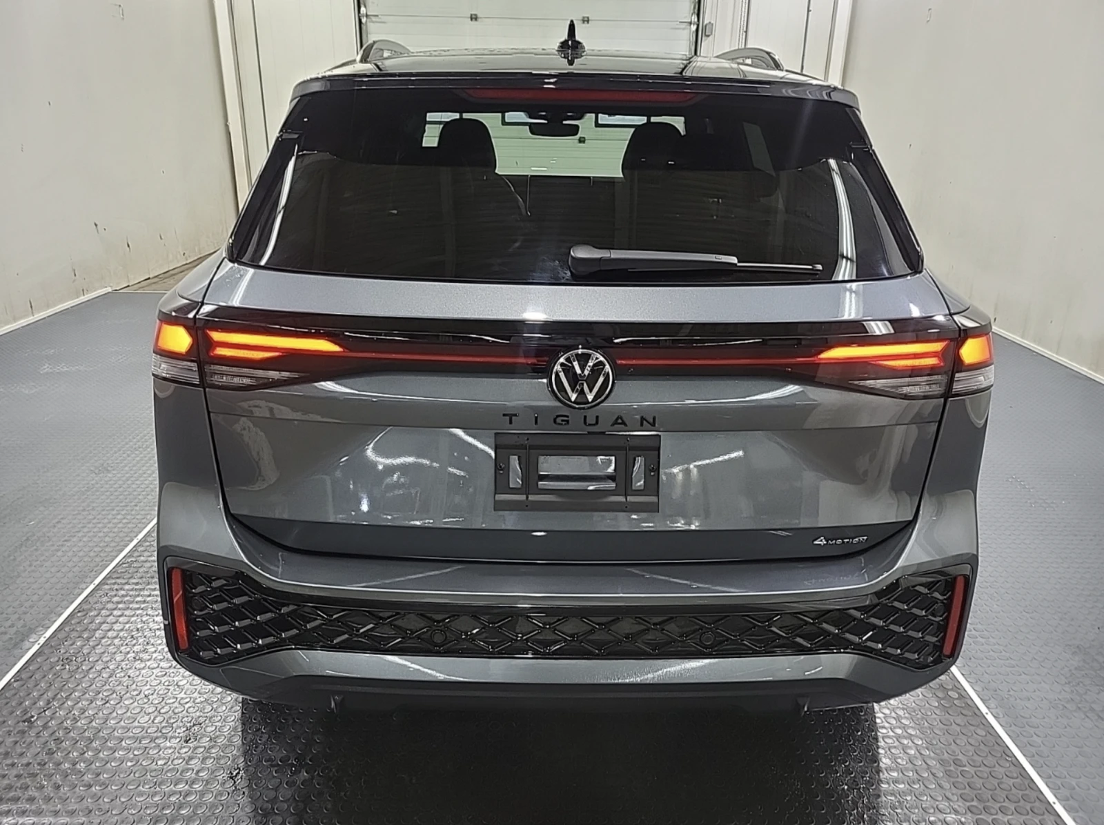 VW Tiguan 2025 Volkswagen TIGUAN R-LINE BLACK EDITION - изображение 5