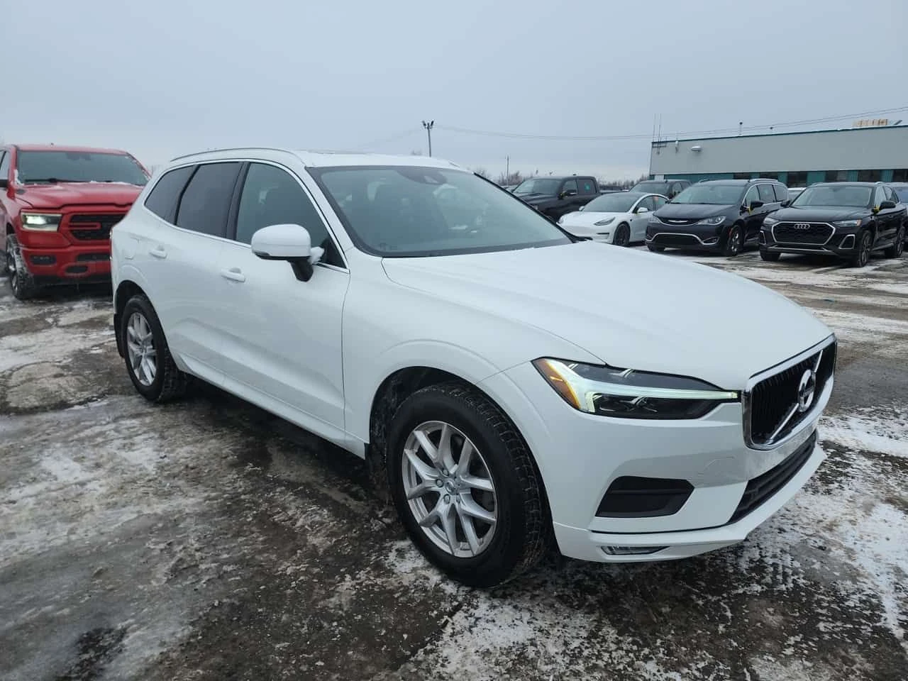 Volvo XC60 * MOMENTUM * ПАНОРАМА* ПАМЕТ* 2 КЛЮЧА* CARFAX *  - изображение 2