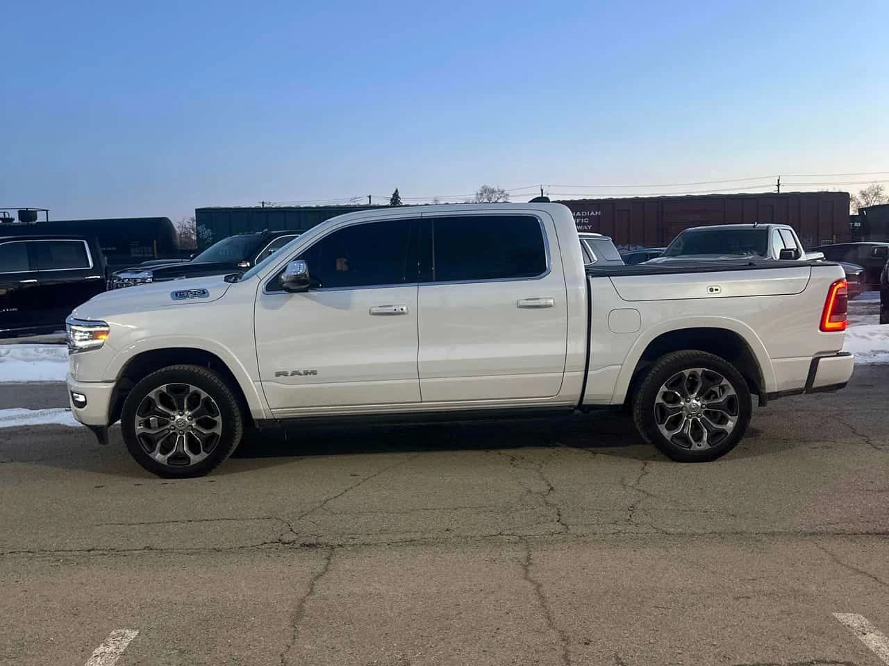 Dodge RAM 1500 * Limited Longhorn * ПАНО* ПОДГРЕВ* KEYLESS*  - изображение 2