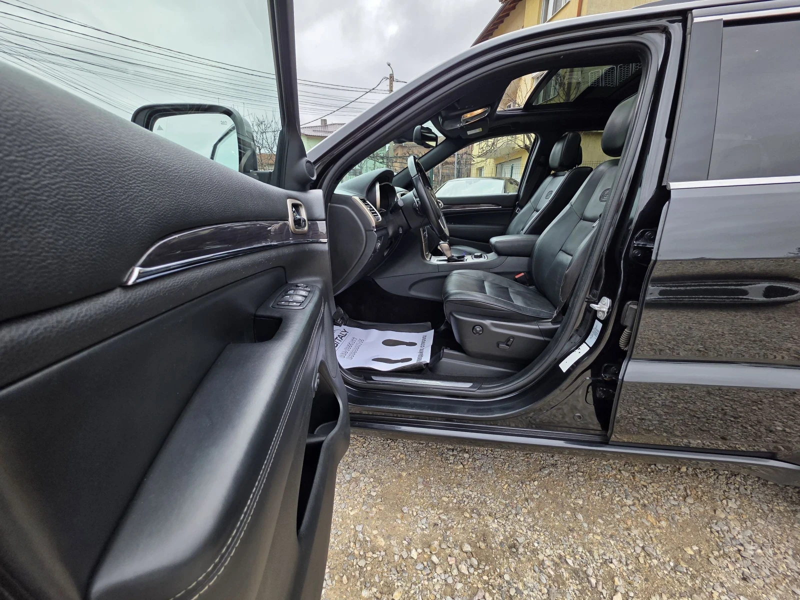 Jeep Grand cherokee OVERLAND= PANO= DISTRONIK, снимка 11 - Автомобили и джипове - 54038986