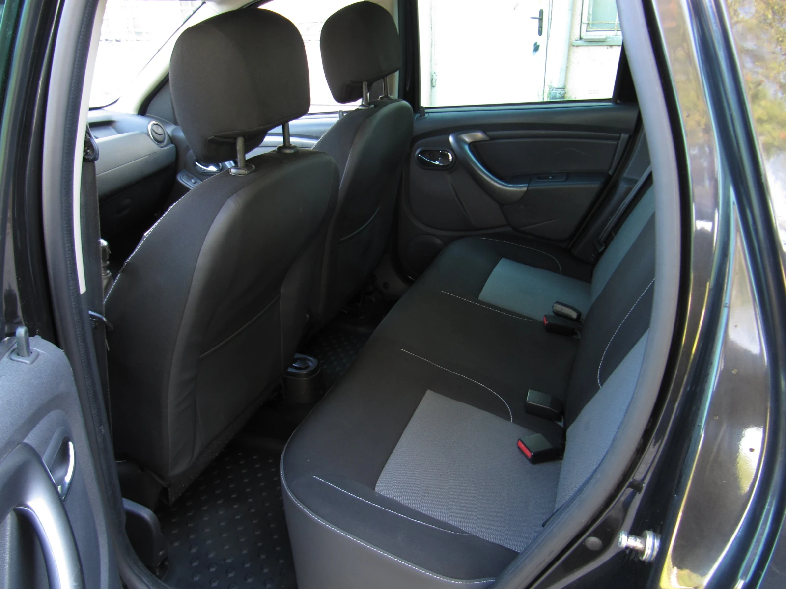 Dacia Duster 1.5dci 4X4 NAVI, снимка 13 - Автомобили и джипове - 54316097